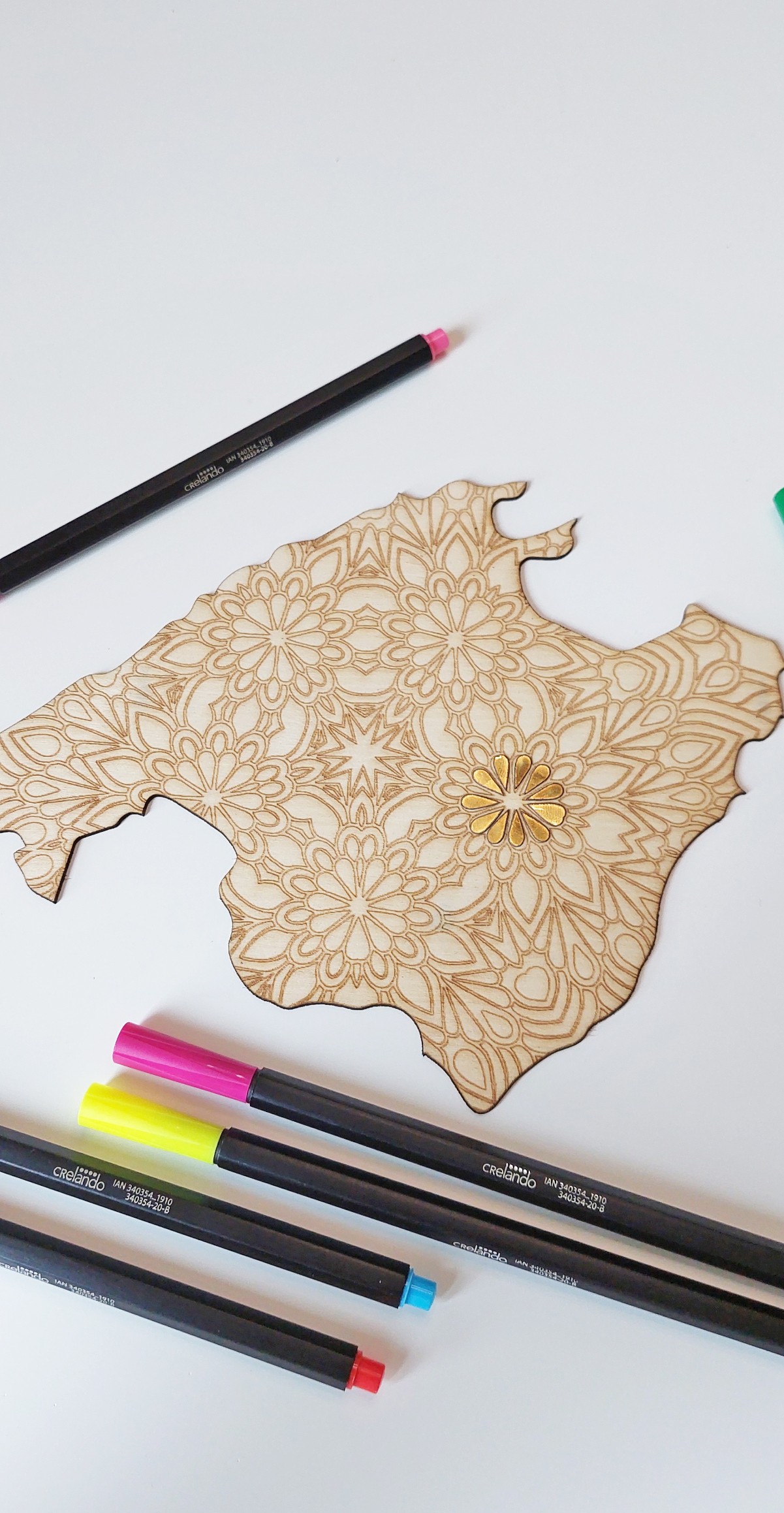 Ansicht 1 von Mandala „Mallorca Silhouette – mit goldenen Blüten