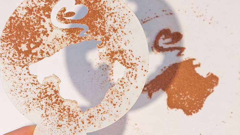 Mallorca Geschenk: Kaffeeschablone mit Inselmotiv & Herz