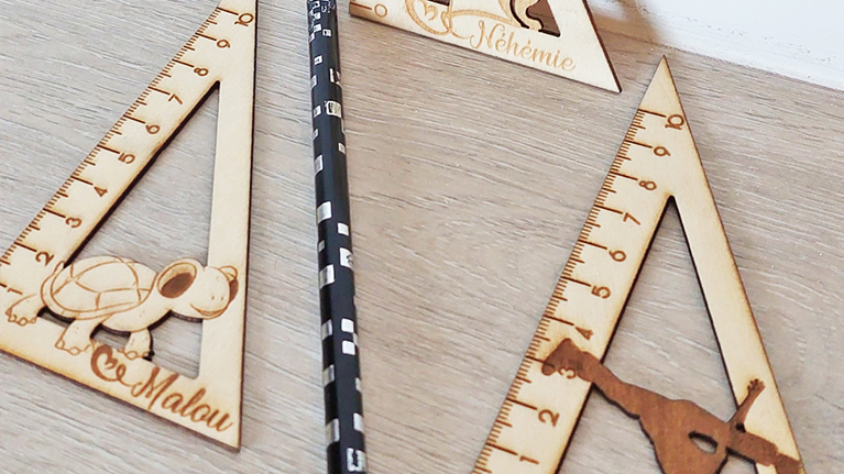 Mallorca Geschenk: Personalisiertes Holz-Lineal für Kinder