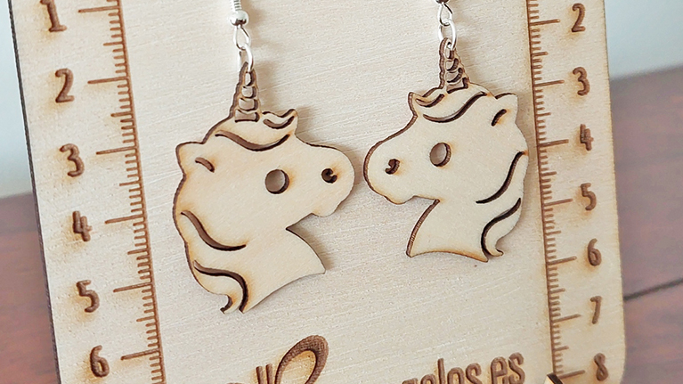 Einhorn-Ohrringe aus Holz – handmade & kreativ aus Mallorca